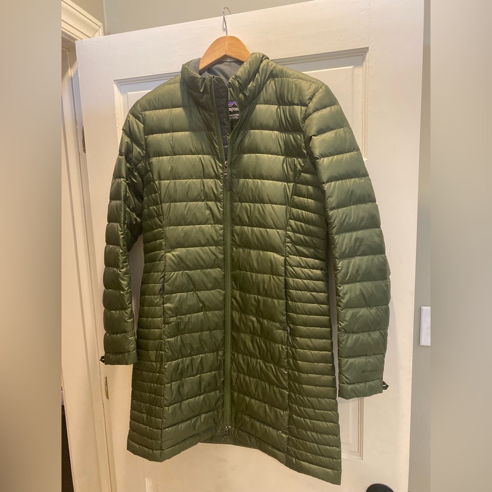 Patagonia womens down coat small barely can see stain